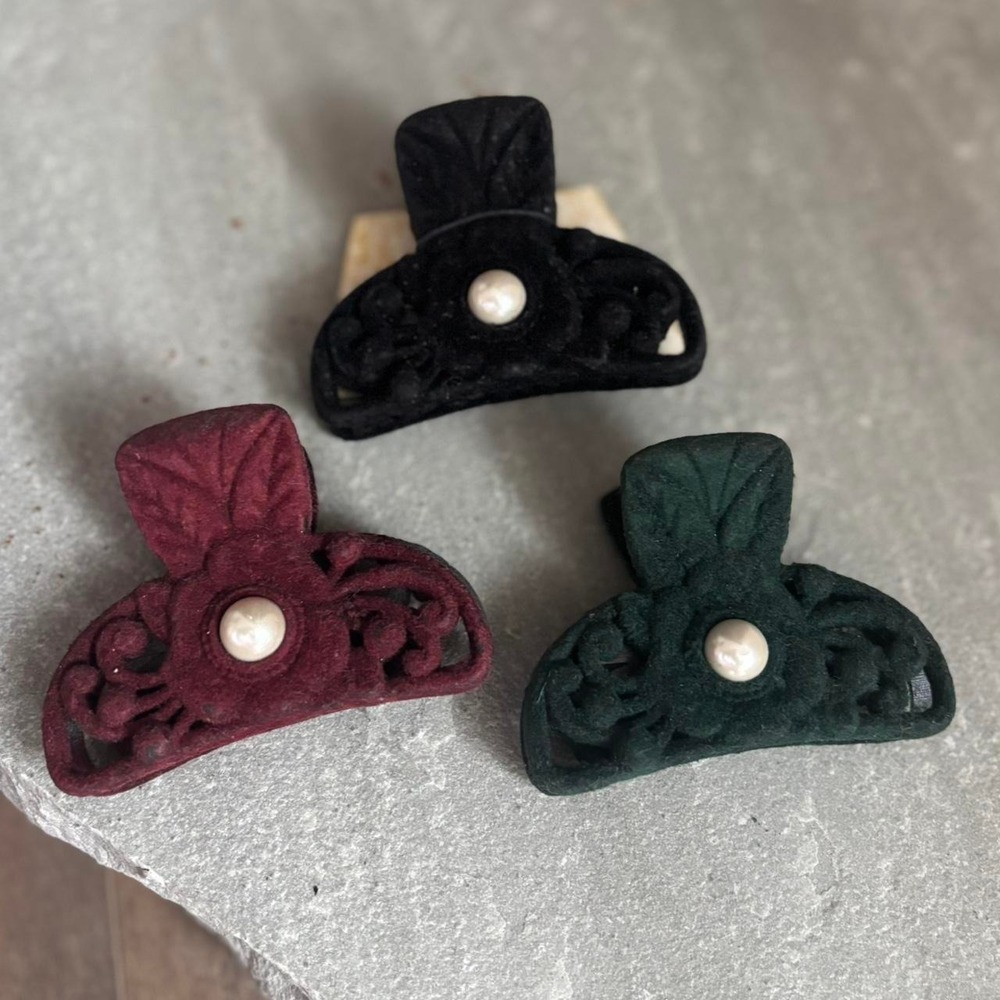 Vintage 90/Y2K Flocked Velvet Faux Pearl Filigree Hair Claw Clips Set Of 3‎